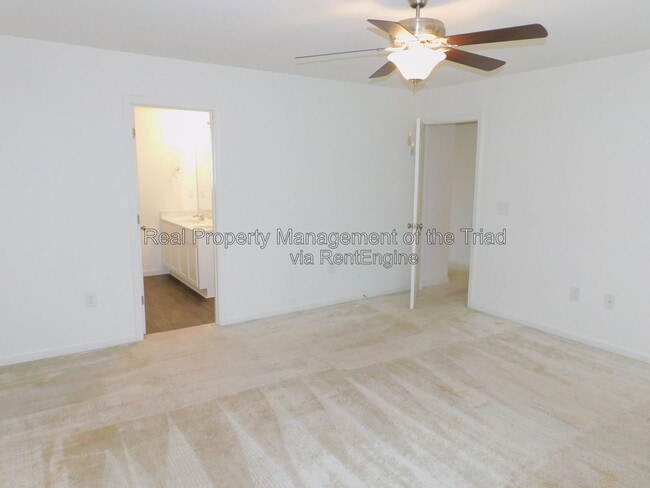 Building Photo - 719 Torbay Dr