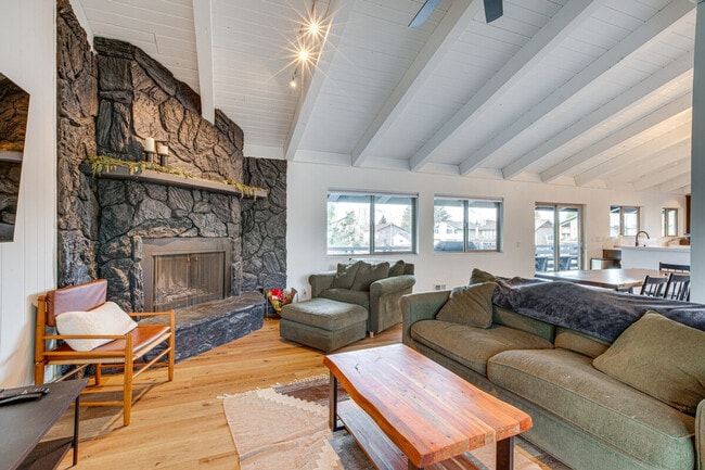 Building Photo - 574 Danube Dr