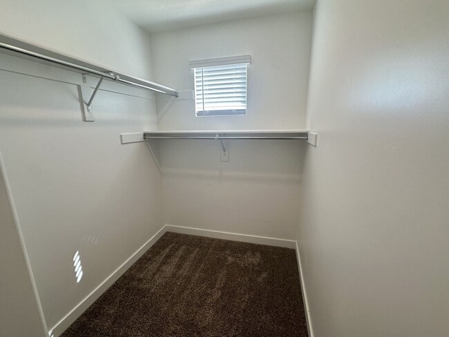 Building Photo - Adorable Long Valley Townhome!