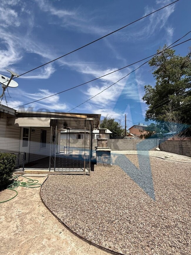 Building Photo - Cute 3-Bedroom with Large Backyard!