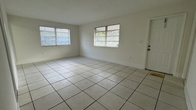 Building Photo - 840 S 63rd Ave