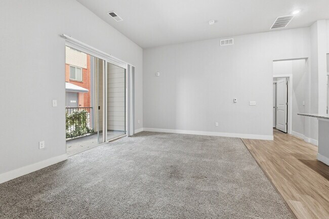 Building Photo - $1,640.95, 2-bed, 2-bath condo located in Aurora.