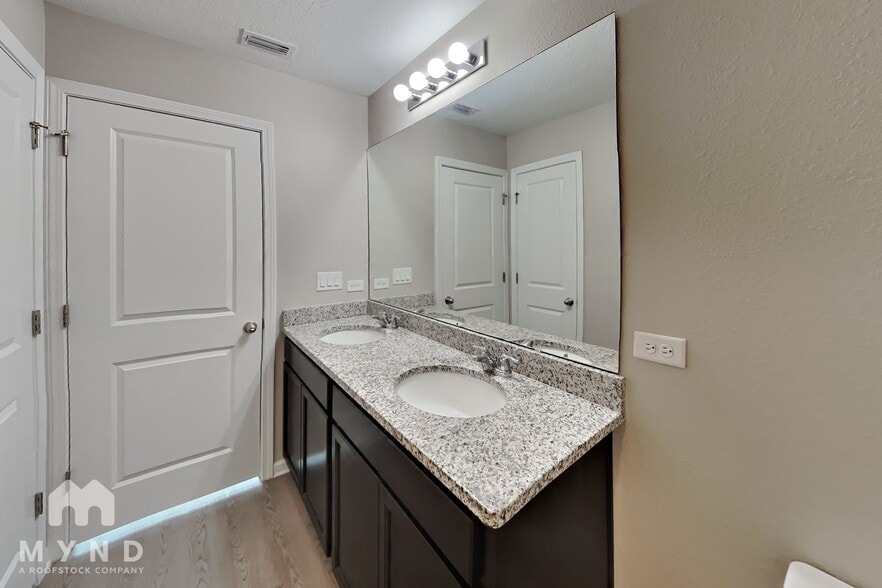 Building Photo - 752 Henley Ct