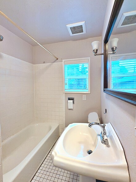 Building Photo - 4631 SE Clinton St