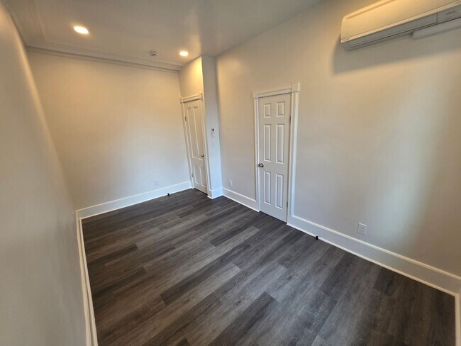 Building Photo - Newly Renovated 2 Bedroom Apartment - Poug...
