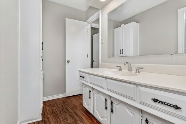 Building Photo - 136 Shadybrook Dr