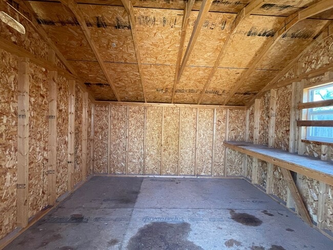 Building Photo - 2-Bedroom Bungalow