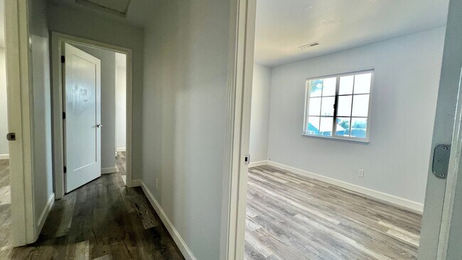 Building Photo - Lovely House 4BR 2.5BA with Large Backyard