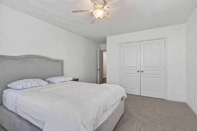 Building Photo - 207 Hearthstone Rch