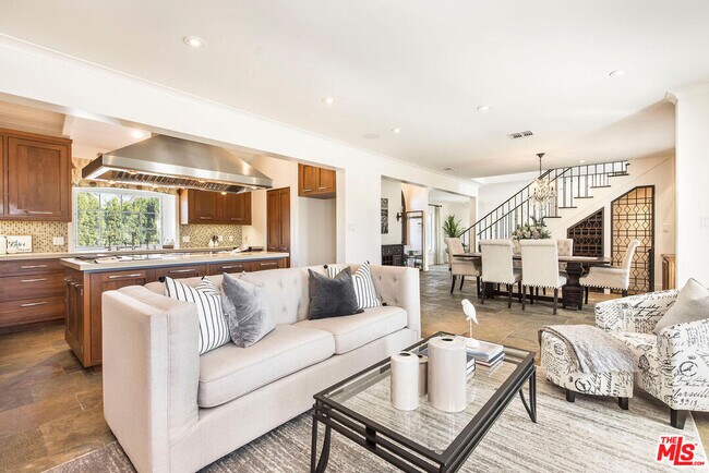 Building Photo - 17108 Oak View Dr