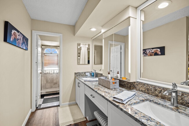 Building Photo - 12196 Sag Harbor Ct