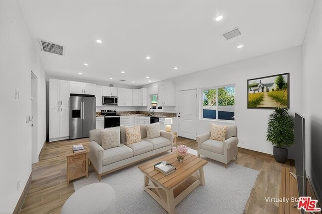 Building Photo - 17625 Burbank Blvd