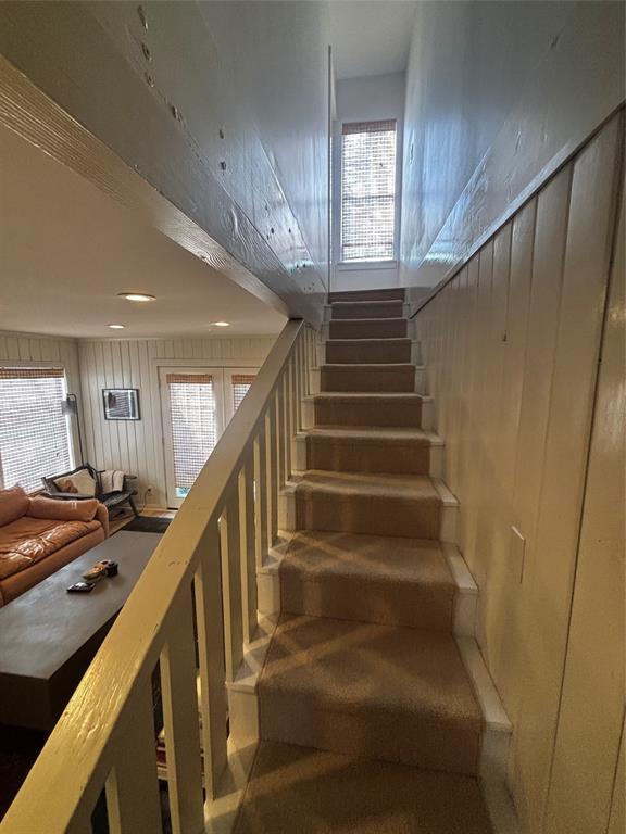 Building Photo - 917 E 39th St