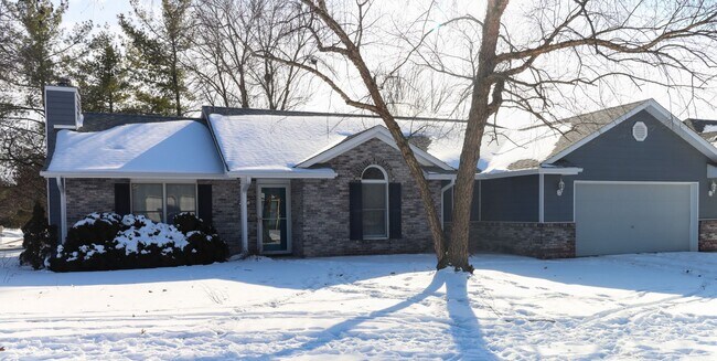 Building Photo - Bright 3BR/2BA Home in Quiet, Desirable Neighborhood with Garage!