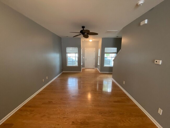 Building Photo - Beautiful Townhome located in the Cedar Mill Complex!