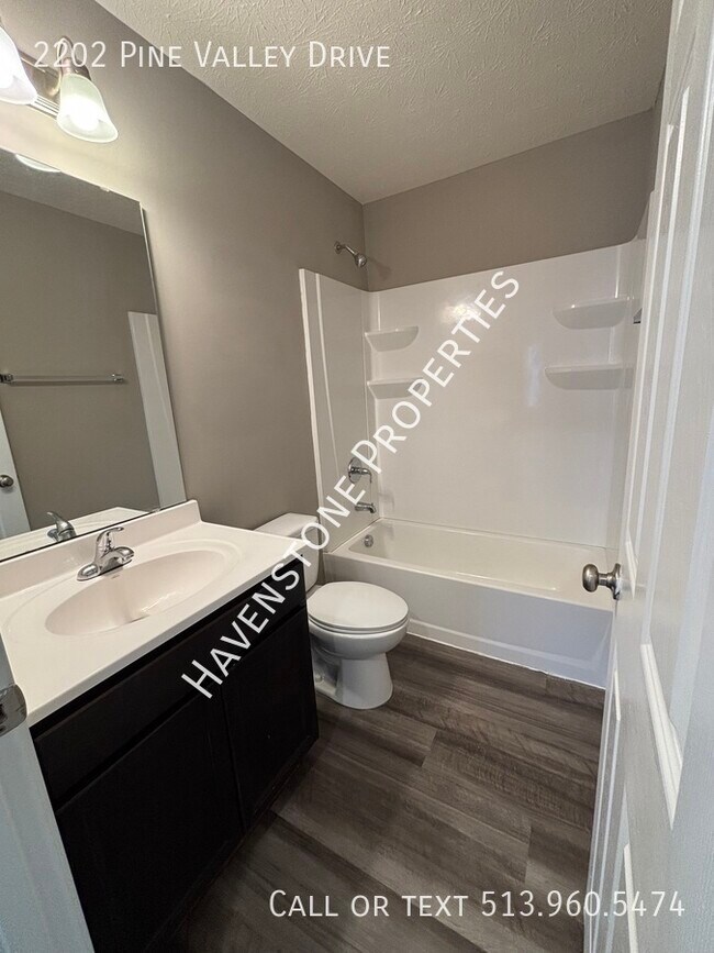 Building Photo - 2202 Pine Valley Dr