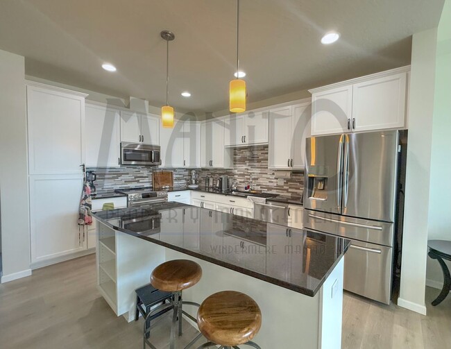 Building Photo - Beautiful Kendall Yards Townhome