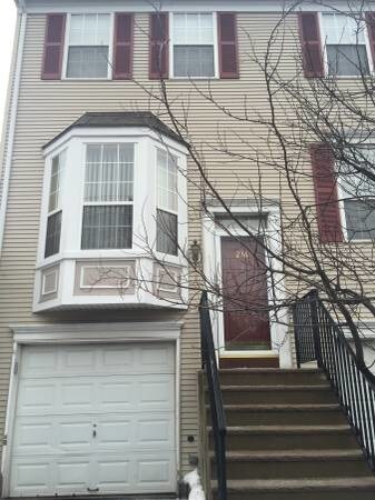 Building Photo - 236 Warren St