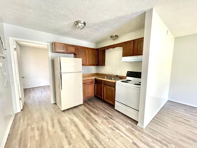 Building Photo - Renovated 1 Bedroom / 1 Bathroom in Madiso...