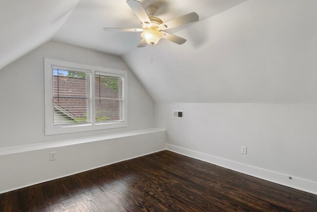 Building Photo - 282 Hawthorne St