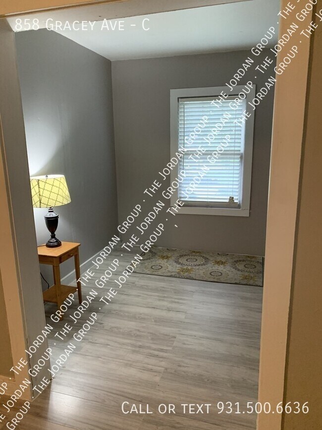 Building Photo - 858 Gracey Ave