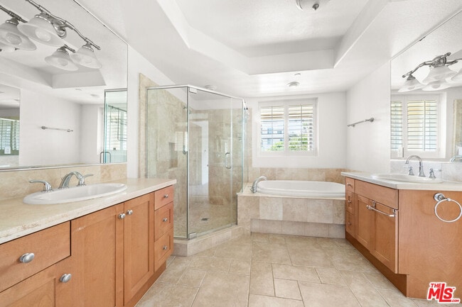 Building Photo - 5831 Seawalk Dr