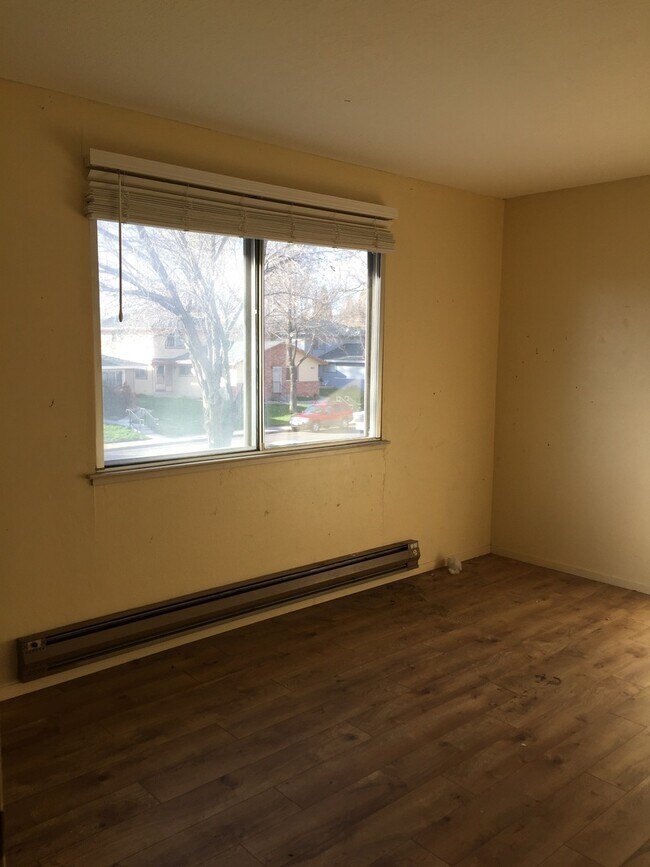 Building Photo - Convenient Sparks Location  with Pool and ...