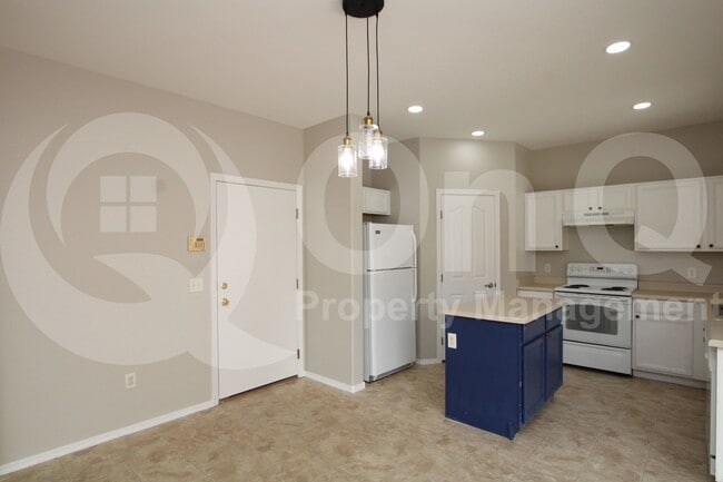 Primary Photo - 4025 W Carter Rd
