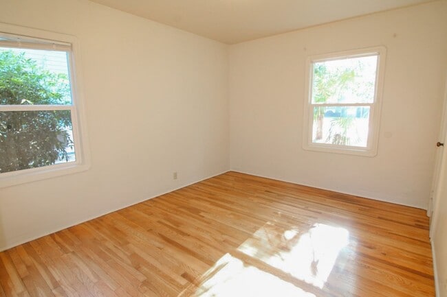 Building Photo - West4th344