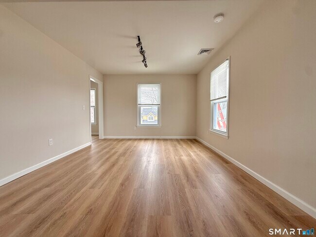 Building Photo - 194 High Ridge Ave