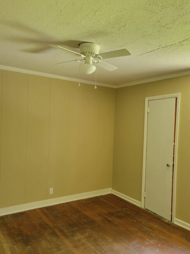 Building Photo - 502 Rosewood Dr