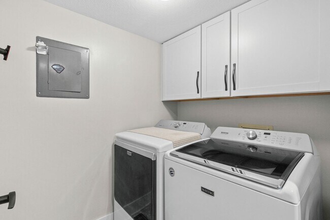 Building Photo - “Beachside Living – 2BR/2BA Condo with Ocean Views”