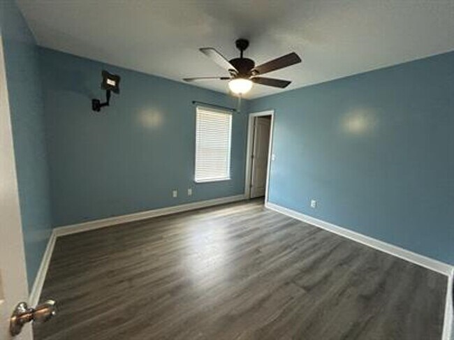 Building Photo - FALL MOVE-IN SPECIAL: $500 OFF 1st MONTH'S...