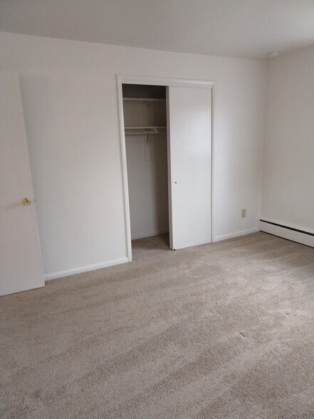 Bedroom closet - 5361 Plumridge Dr