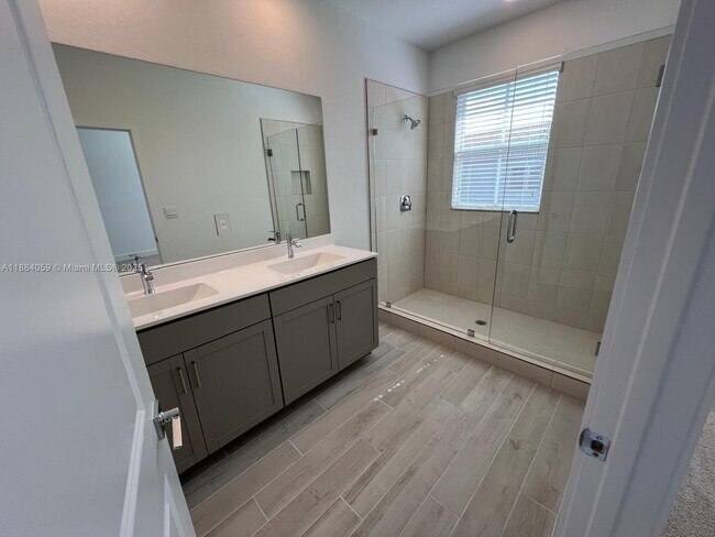 Building Photo - 109 SW 170th Ave
