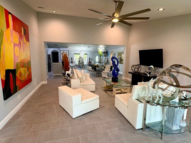 Building Photo - Spacious updated 4/2/2 Home Centrally Located in PSL!