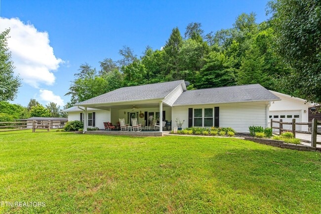 Building Photo - 519 Country Oaks Dr