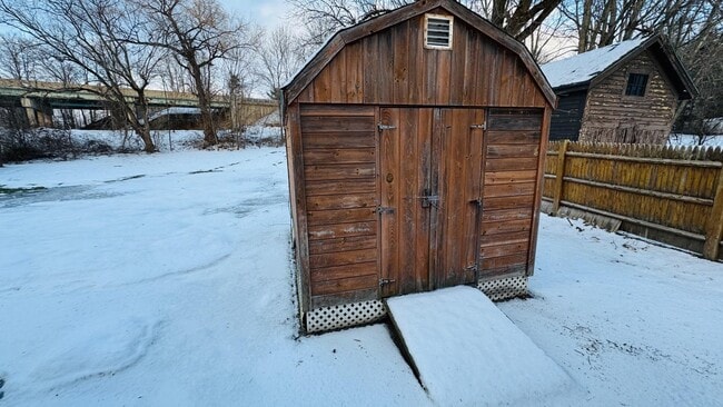 Building Photo - 7 Charles St