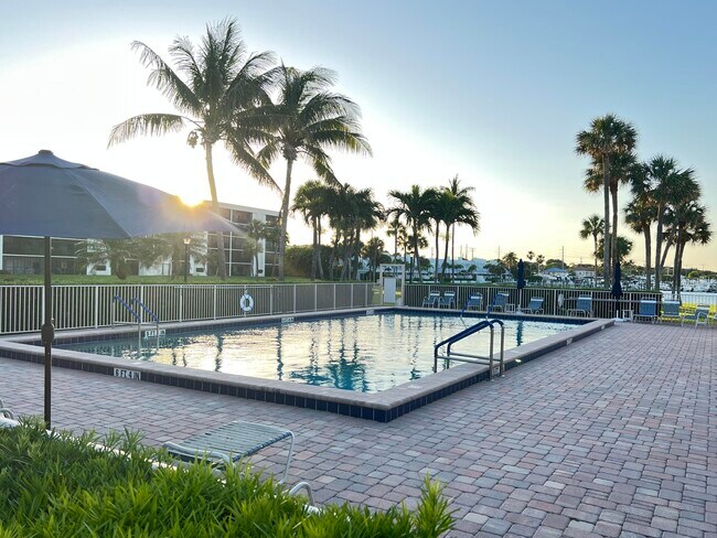 Building Photo - 100 Intracoastal Pl