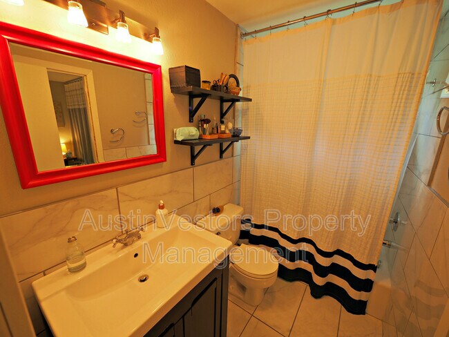 Building Photo - 8700 Soho Dr