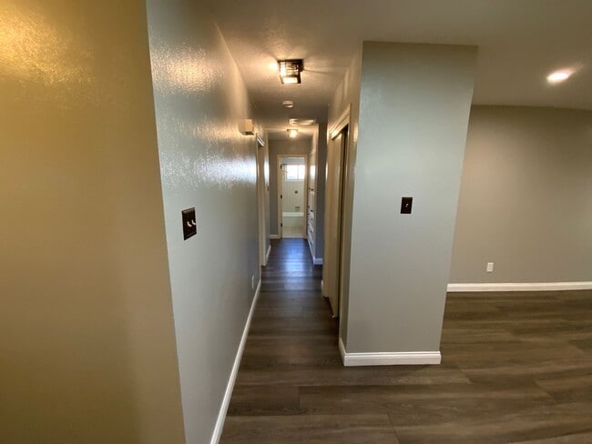 Building Photo - 3 Bedroom Single Story Home Available Near Louisiana Blvd NE & Candelaria Rd NE!