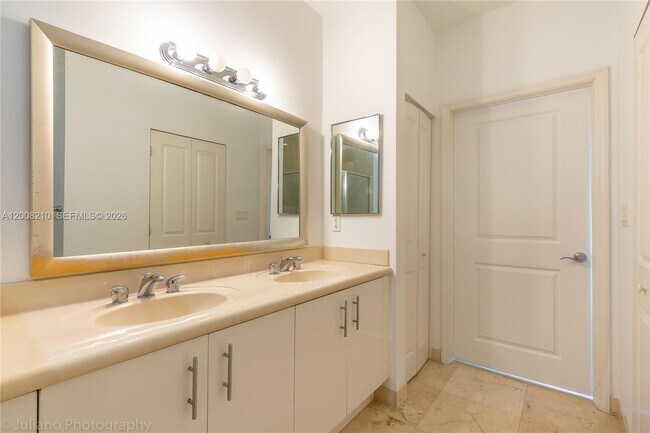 Building Photo - 7900 Harbor Island Dr