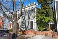 Building Photo - 921 Oronoco St