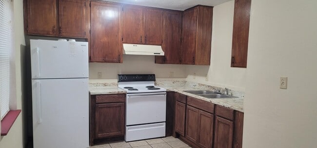 Building Photo - 306 White Dr