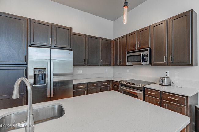 Building Photo - 2525 College St