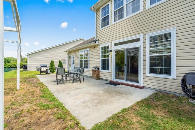 Building Photo - 587 Tuckahoe Rd