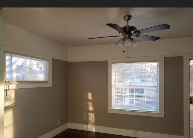 Building Photo - T Street 4 Plex