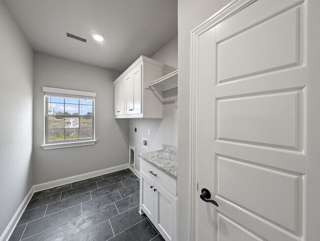 Building Photo - 257 Vicks Cir