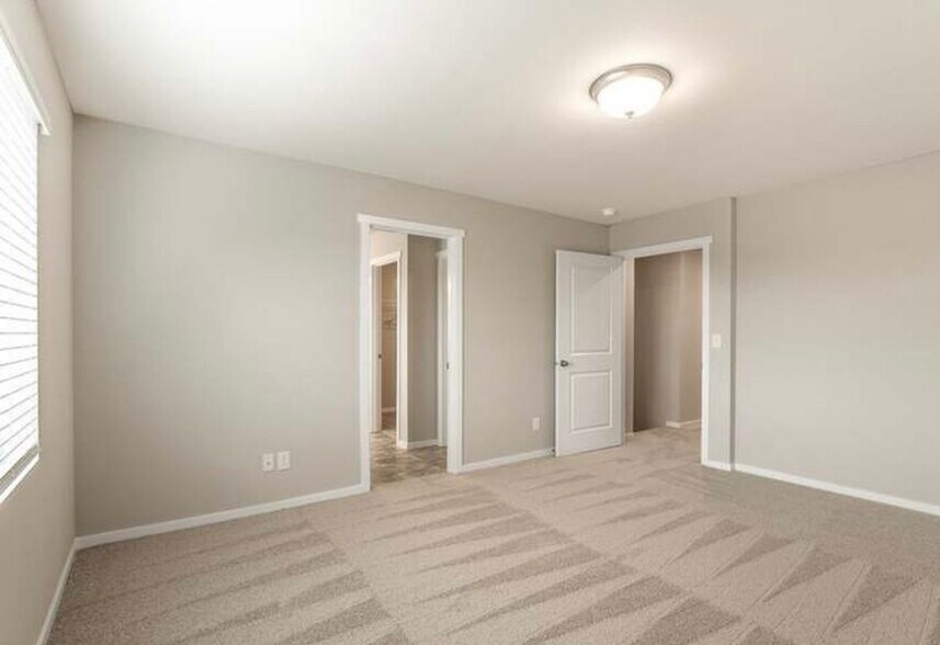 Building Photo - 10708 Tahoma Ct E