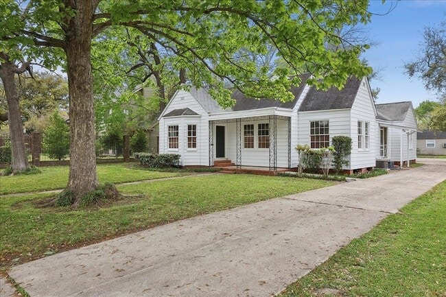 Building Photo - 2565 Harrison Ave